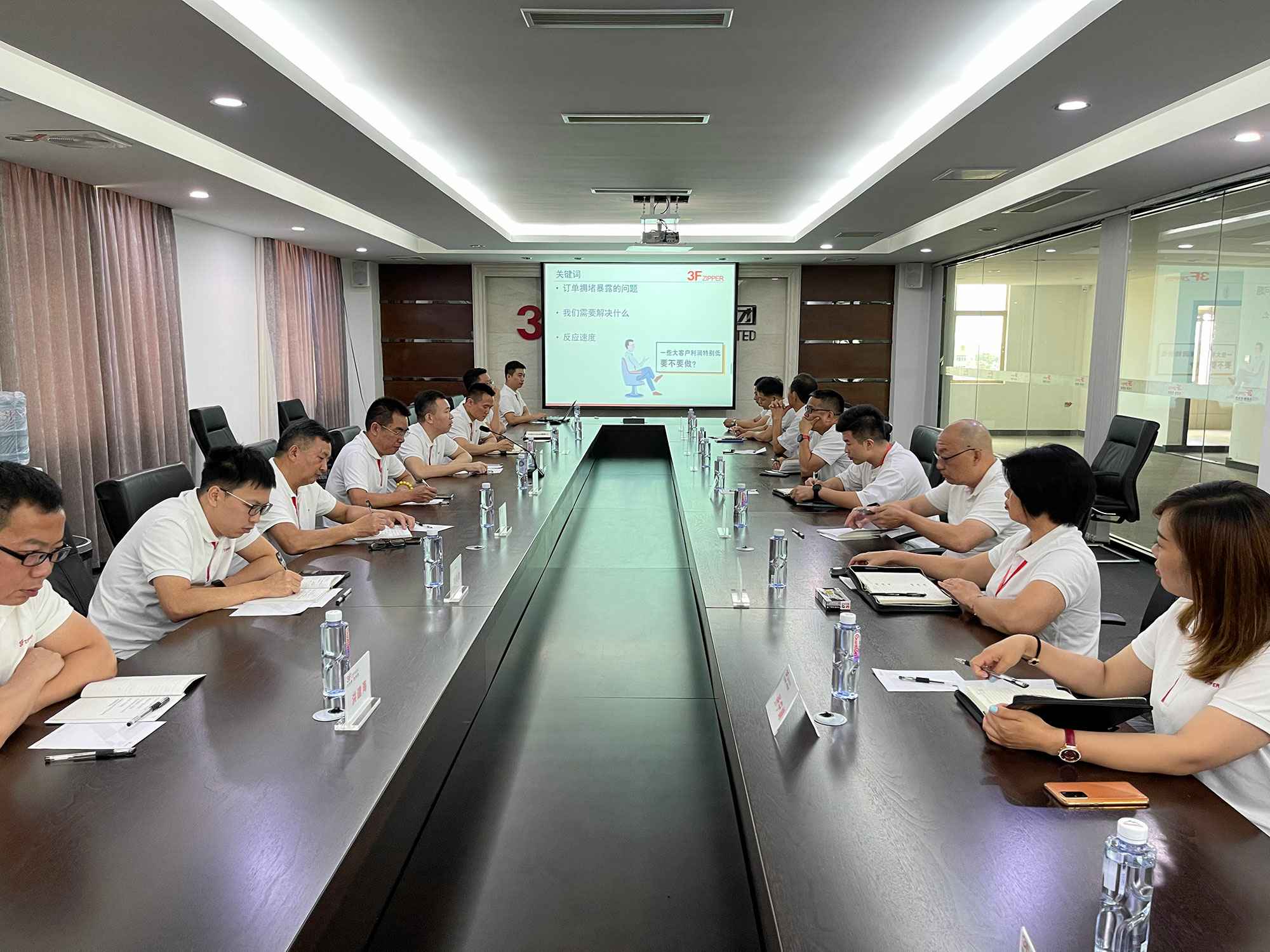 华体会平台-华体会(中国)召开上半年总结暨下半年计划会议
